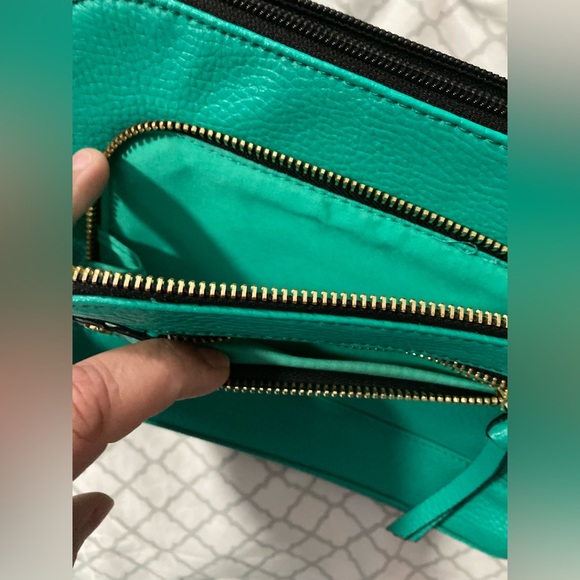 Apt 9 Green Cross Body Zippered Small Purse Bag. - Picture 5 of 12